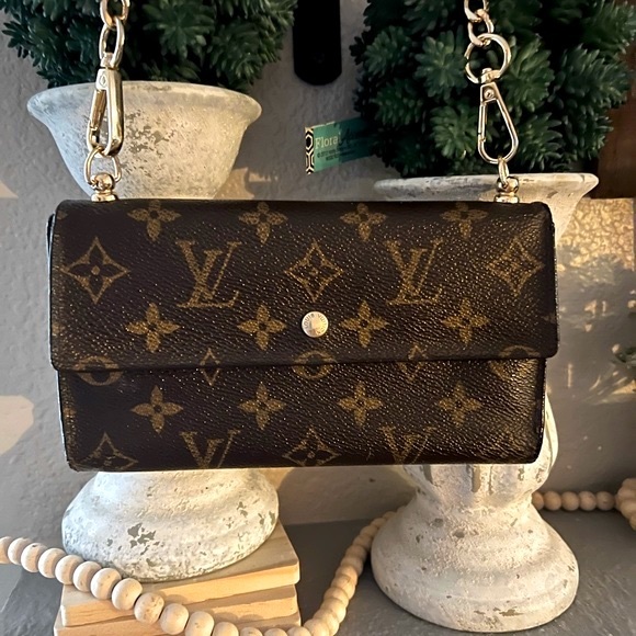 Louis Vuitton Handbags - Louis Vuitton monogram wallet vintage converted Crossbody TH0958
